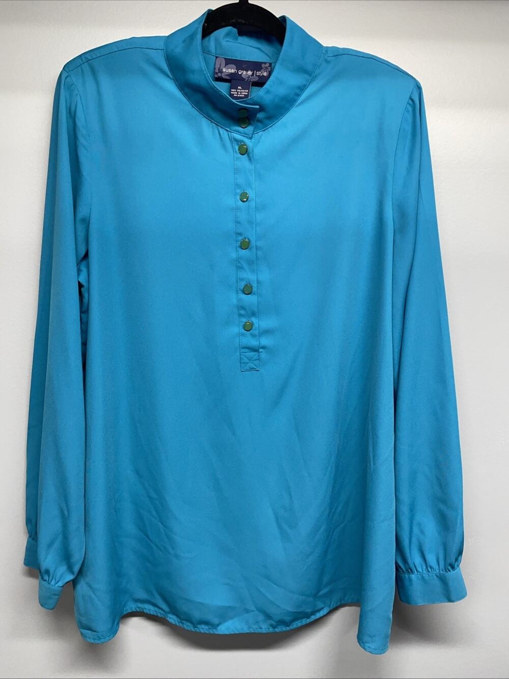 Susan Graver Style - Women’s Long Sleeve Blue Blouse/Green Buttons - Size XL